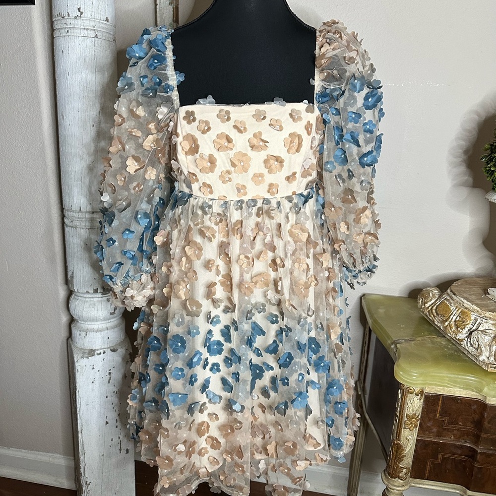 Storia Textured Floral Mini Dress - Cream and Blue